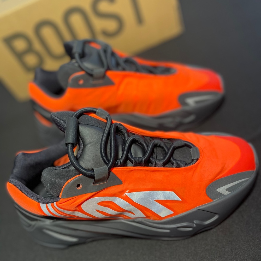 ADIDAS YEEZY BOOST 700 MNVN ORANGE